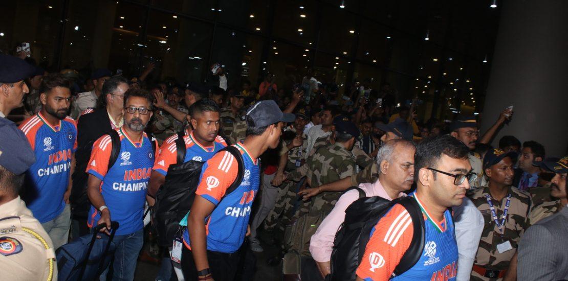 Team India Spotted At Mumbai Airport -Photos