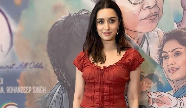 Shraddha Kapoor  At The Premiere Of Movie Chalti Rahe Zindagi