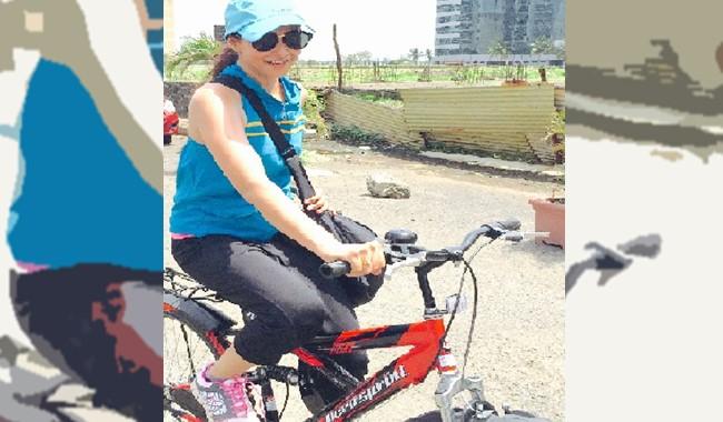 Rishina Kandhari goes on cycle to gym!