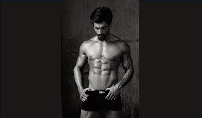 Karan Singh Grover doubled his hotness quotient…