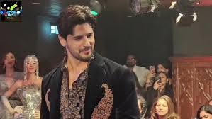 Sidharth Malhotra walks for designer Shantanu and Nikhil at New Delhi.