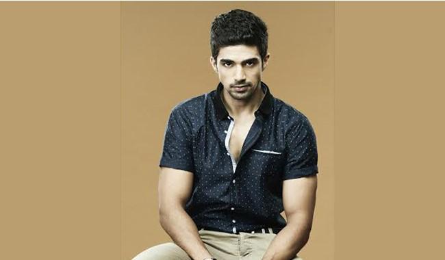 Saqib Saleem shines in viral video!