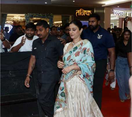 Tabu Grace The Store Launch Of Kalyan Jewellers-Photos